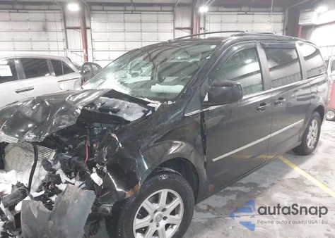 2010 Chrysler Town & Country Touring z USA, uszkodzony, nr VIN 2A4RR5D18AR110146